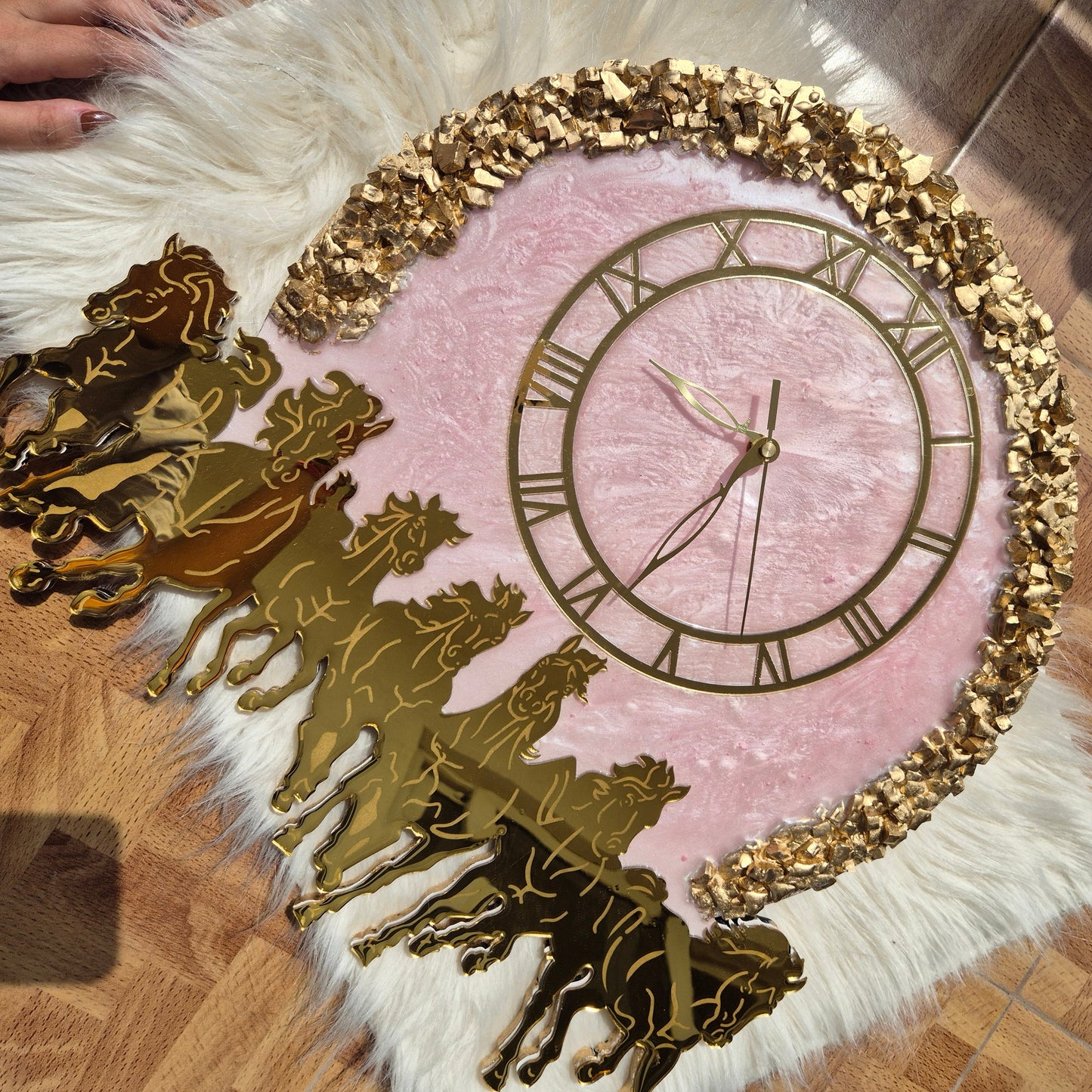 7-Horses Clock